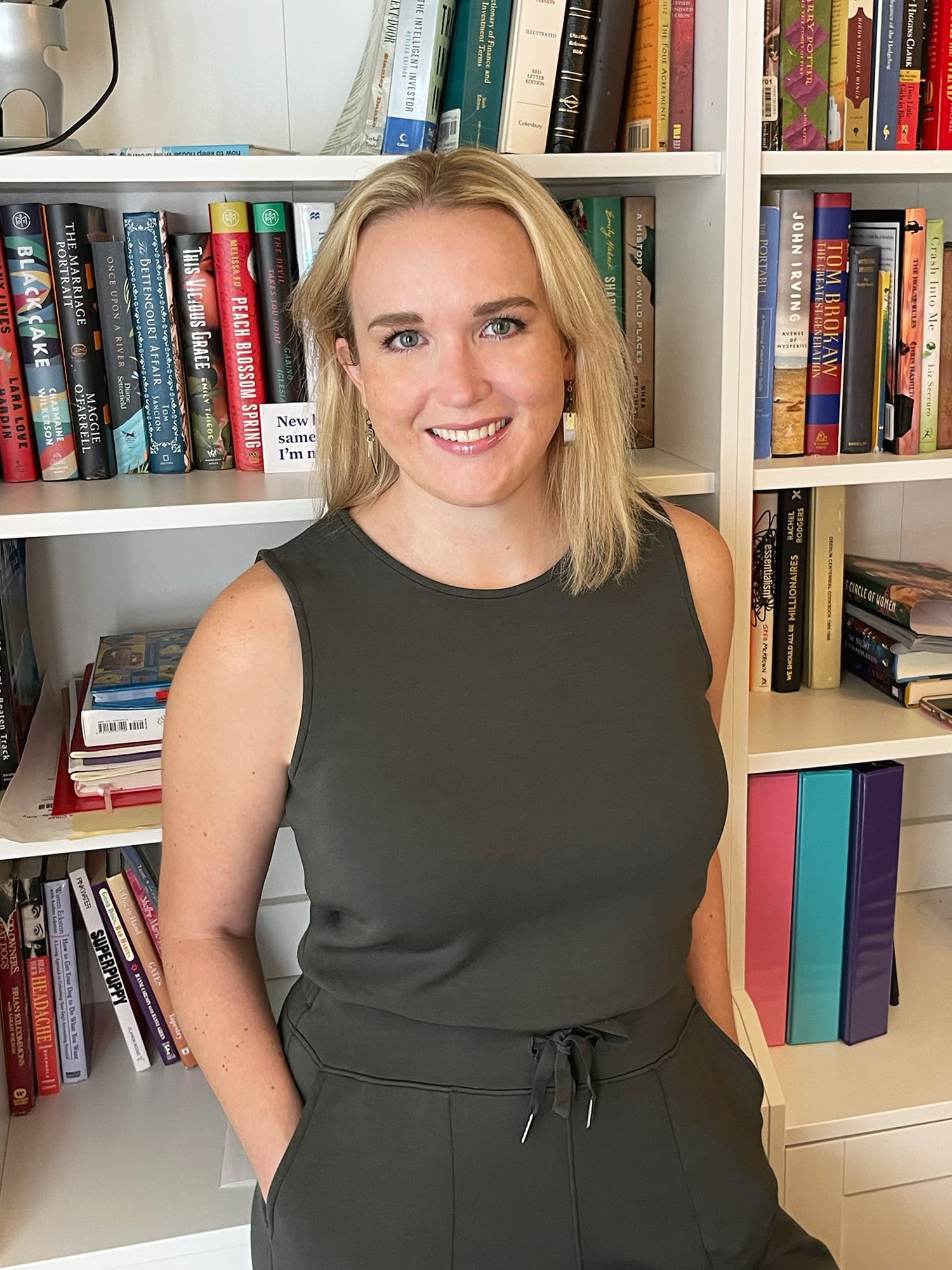 Anne Schmidt in front of a bookshelf